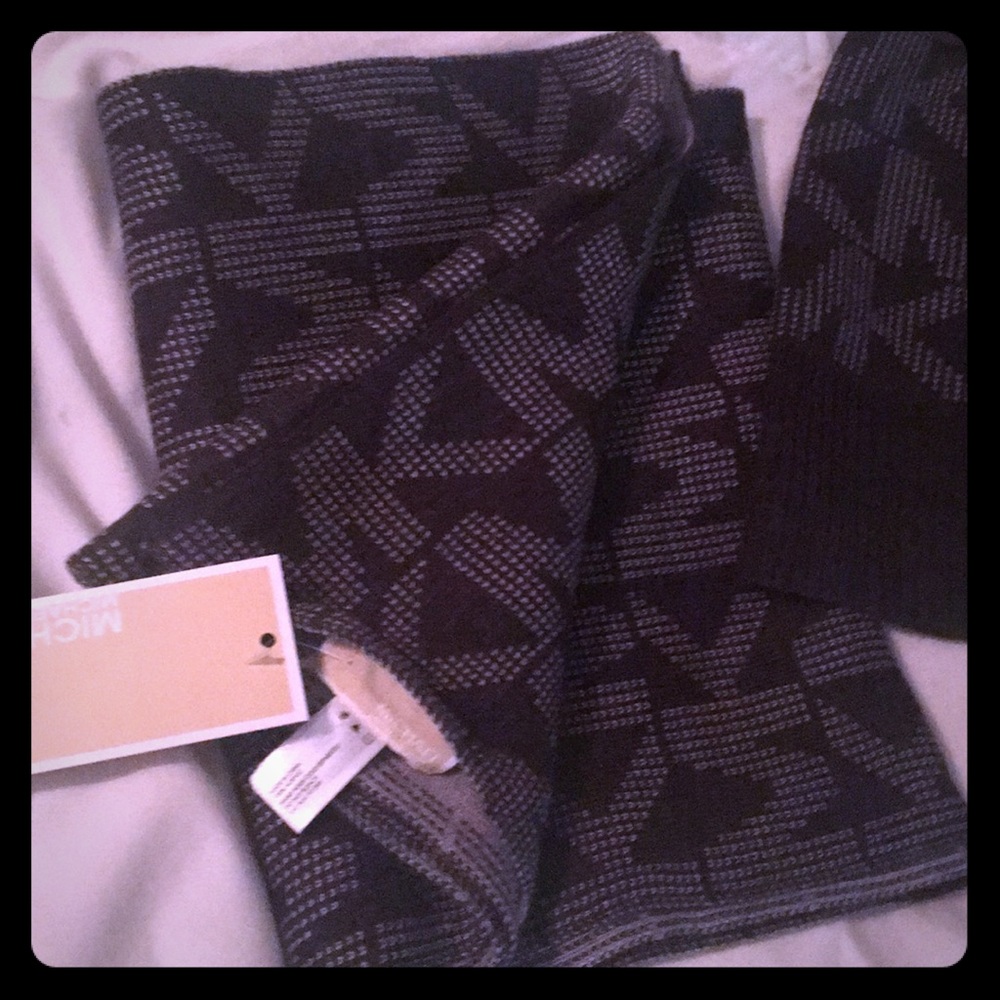 ***SOLD! ****  Michael Kors Scarf & Hat set